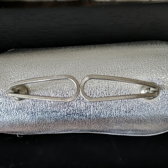 Vintage Silver Metal Handle Purse - Picture 3 of 9